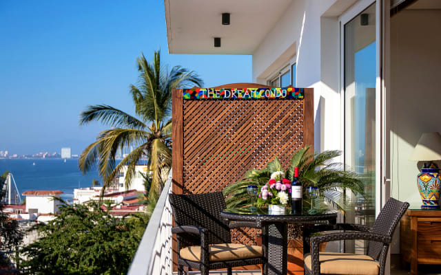 DIE TRAUMHAFTE WOHNUNG: MEERBLICK & NUR EINE TREPPE ZUM STRAND VON LOS 