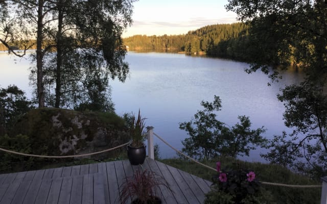 Casa de barcos com uma localização maravilhosa à beira do lago.