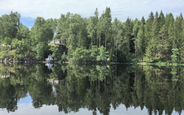 Casa de barcos com uma localização maravilhosa à beira do lago.