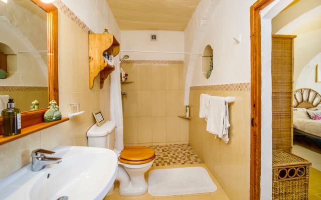 Peter's listing on misterb&b - Tranquillity en-suite bathroom 