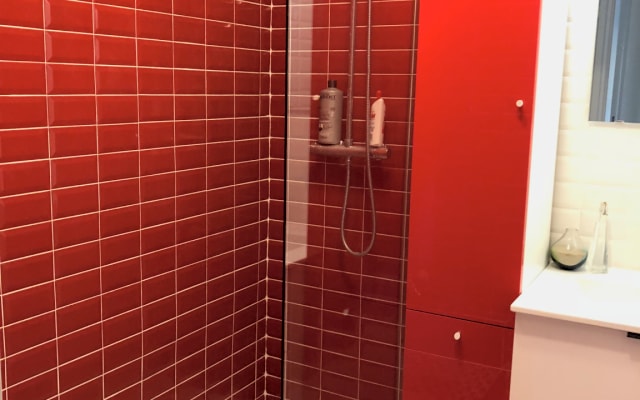 Private room with swimming pool Montpellier west at the foot of the tr