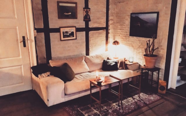 Schlafzimmer und Wohnzimmer, mit gemeinsamer Küche und Bad