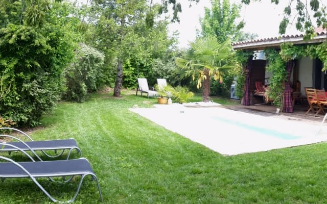 Pequena casa adorável com piscina aquecida