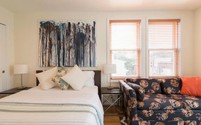 Heart of Dupont Huge Private Suite Bed/Bath/Deck - Picture 7