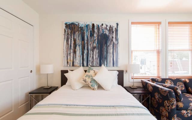 Heart of Dupont Huge Private Suite Bed/Bath/Deck - Picture 12