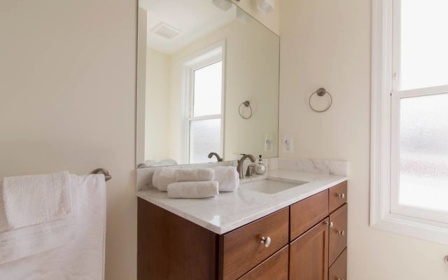 Heart of Dupont Huge Private Suite Bed/Bath/Deck - Picture 15