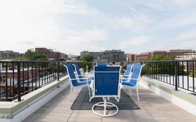 Heart of Dupont Huge Private Suite Bed/Bath/Deck - Picture 6