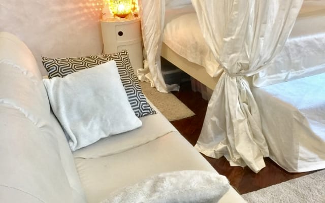 Big Private Canopy BedRoom in MIlan