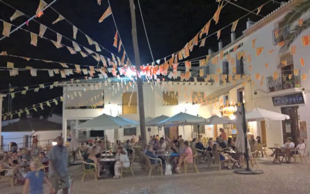 Quarto no centro histórico de Altea, apenas a 5 minutos a pé do mar...