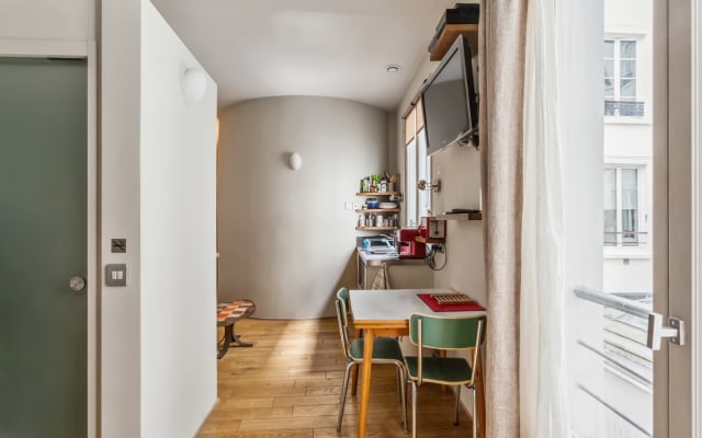STUDIO TRANQUILLO NEL CUORE DI PARIGI