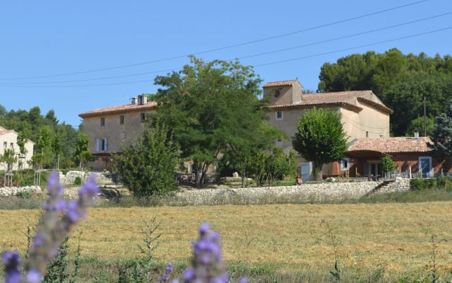 Suite RUSTREL + Peypin: 2 quartos comunicantes, 2 casas de banho