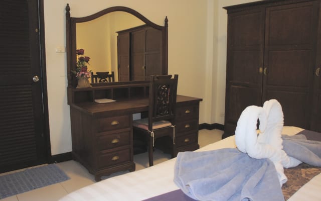 Phuket Gay Homestay - Quarto A - Cama king size - Foto 3