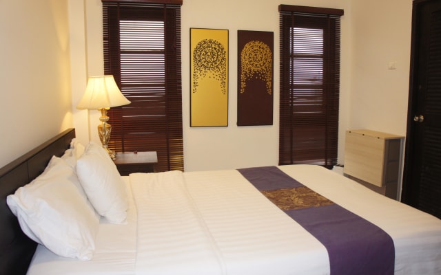 Phuket Gay Homestay - Room C - Queen size Bed