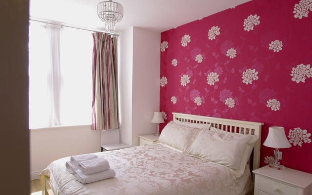 Beautiful one bed apartment in period building  - Picture 9