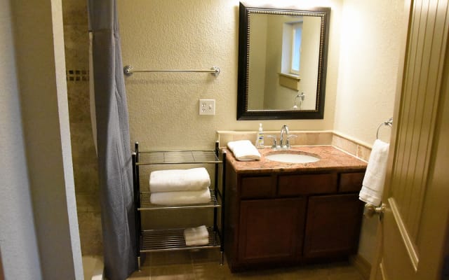 Private Entry Suite in Cole/RiNo Near Downtown - Picture 9