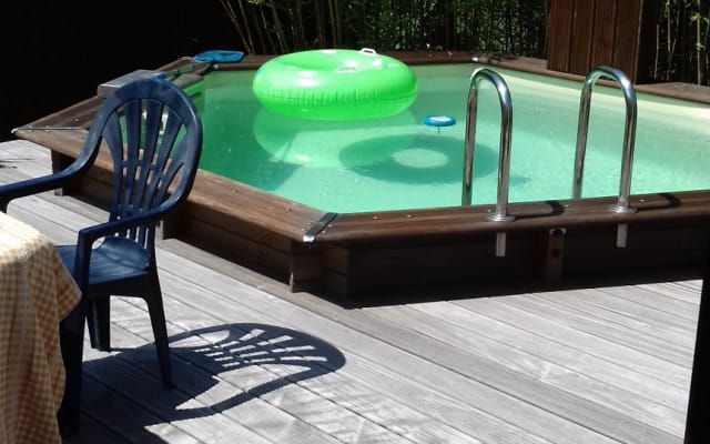 Quiet house with pool 30 minutes from downtown Rennes by bus.
