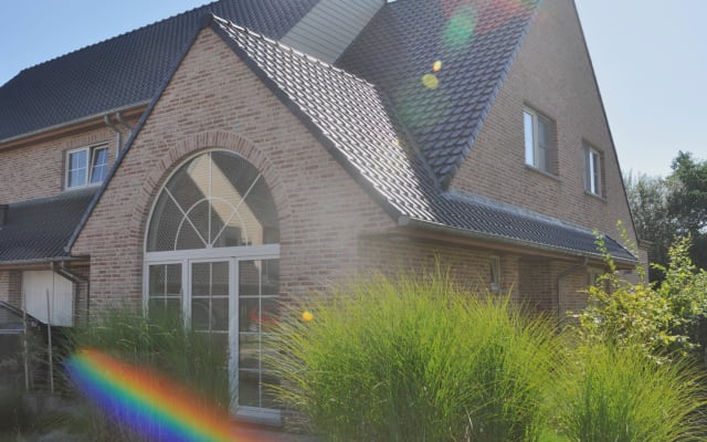 Chambre privée dans une maison avec jardin ensoleillé