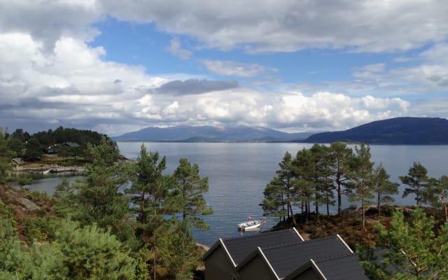Ein Garten am Fjord