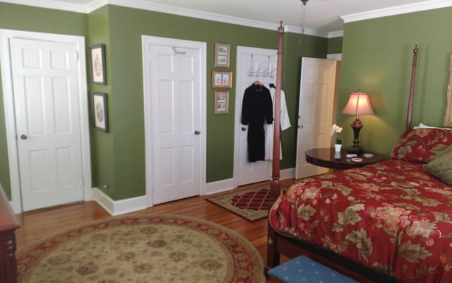 A Quiet Man's Resort (Charleston Room)
