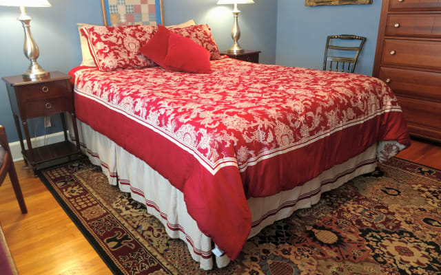 A Quiet Man's Resort (Savannah Room)