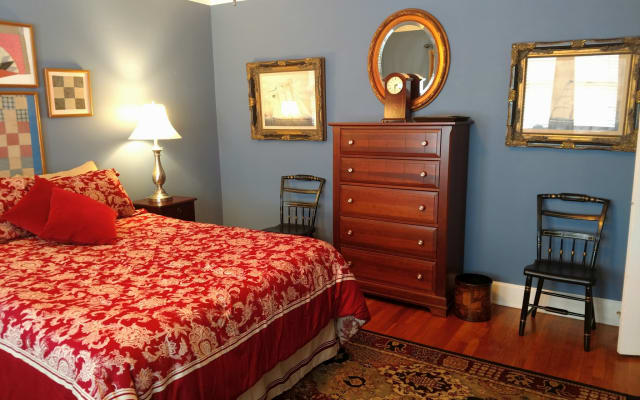 A Quiet Man's Resort (Savannah Room)