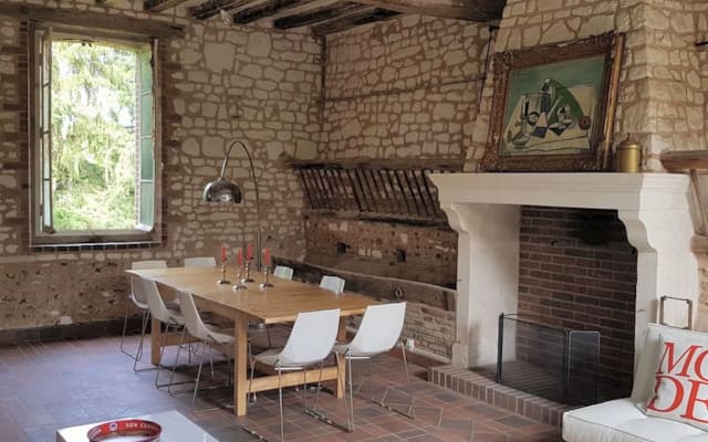 Le Petit Manoir d'Othe (7 pax, naturist w/ swimming pool)