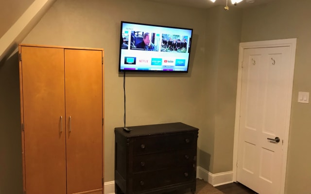 Private room with semi-private bathroom, very large Victorian house