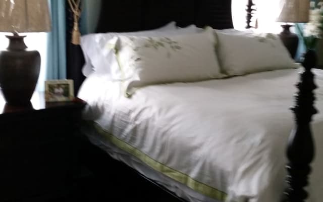 Private room in quiet neighborhood
