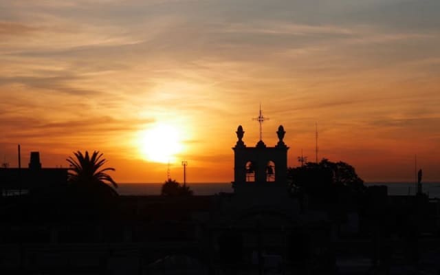 Anúncio de ihuan em misterb&b - atardecer visto desde la terraza de casa vegana
