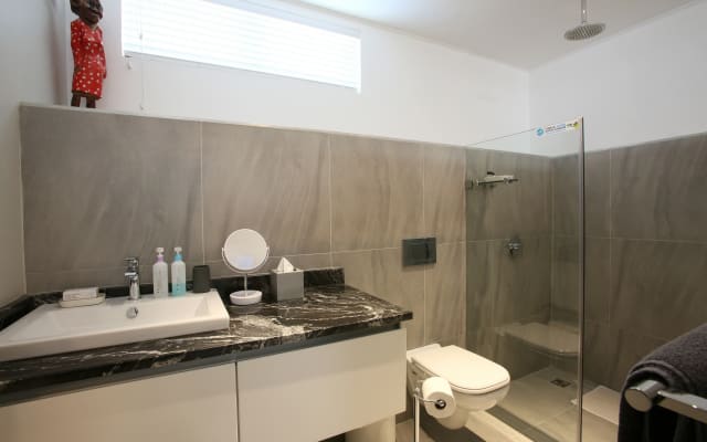 Private and Very Comfortable Modern Apartment - Picture 16