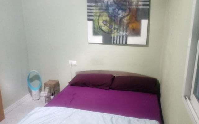 Quiet room near the Mercado Central for one person (not couples)