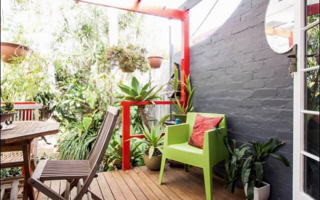 Chambre ensoleillée dans une jolie maison avec jardin tropical isolé. - Photo 9