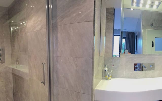 Superb duplex 3 terraces downtown 50m from the sea - Picture 14