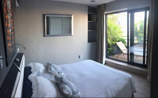 Superb duplex 3 terraces downtown 50m from the sea - Picture 9