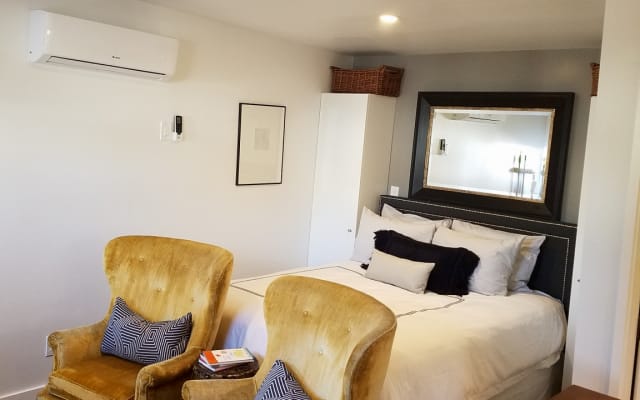 WARM & COZY HAVEN: Walking distance to Universal Studios