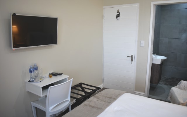  Soeteweide North B&B + Spa - Deluxe King Room 4 with bathroom en-suit