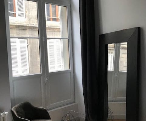 Quarto em apartamento no coração da cidade