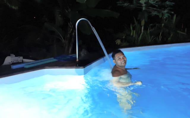 Alain et Thawit's listing on misterb&b - Cascade for massaging shoulders