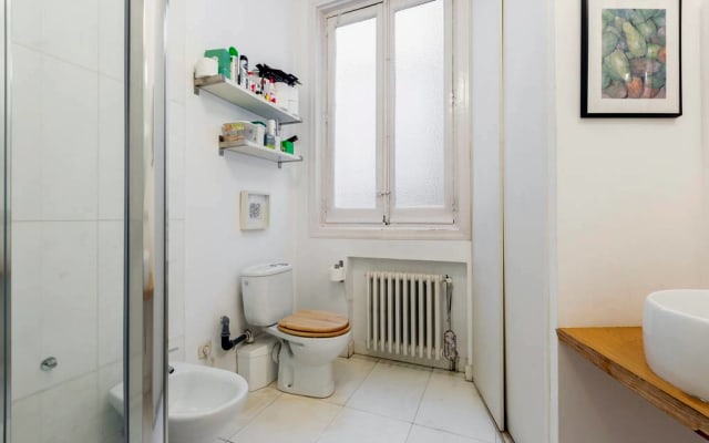 Habitación individual y cómoda en el centro histórico de Madrid.