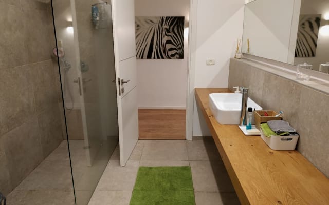Nice room in great apartment with a view, few minutes from Tel Aviv .