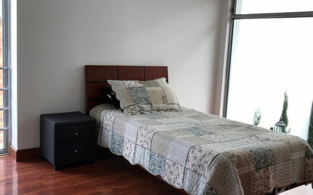 KOMFORTABLES UND MODERNES ZIMMER IN DER NÄHE DES CHAPINERO UND DER...