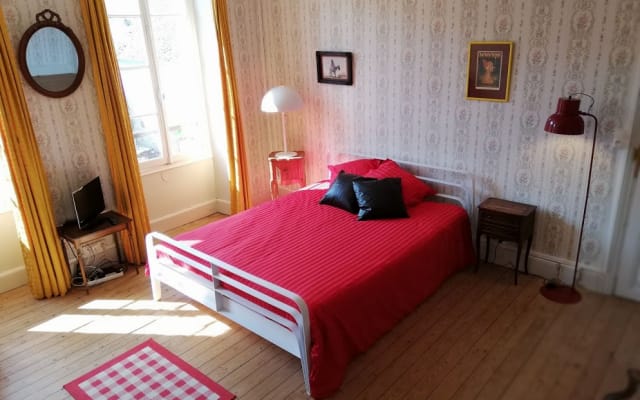 Le Petit Manoir d'Othe (7 pax, naturist w/ swimming pool)