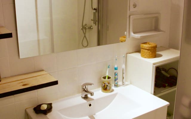 Spacious and bright double room in the heart of Barcelona - Picture 20