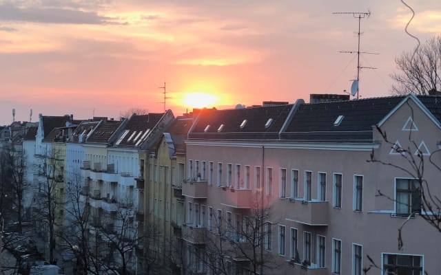 geräumig, hell, stilvoll ~ ZIMMER im 6. Stock eines Neuköllner Lofts