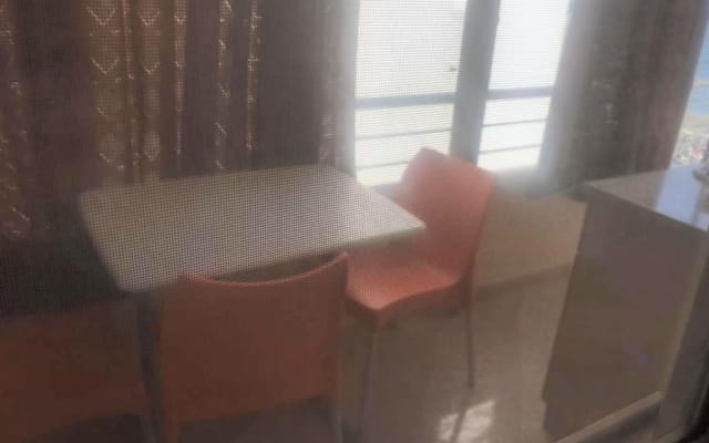 Bello studio di fronte alla spiaggia