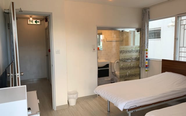 Quarto com duas camas individuais e varanda 東涌鄉村舒適雙床露台房