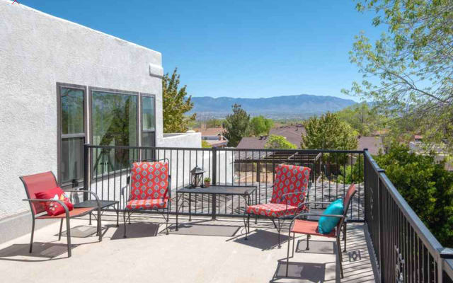 Private Bed/Bath/Entrance in Traditional NM Style West ABQ House