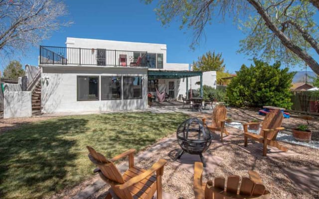 Private Bed/Bath/Entrance in Traditional NM Style West ABQ House