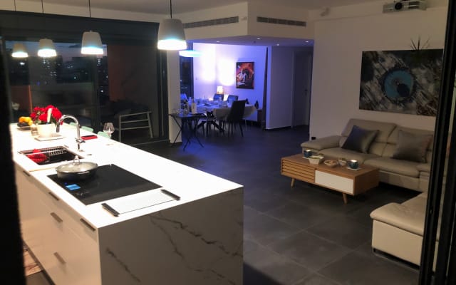 Uma penthouse de cortar a respiração no sudeste de Telavive