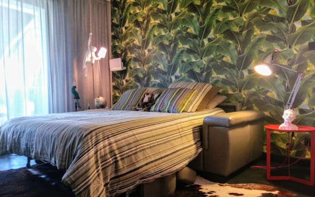 Elegantes Zimmer, moderne Wohngegend